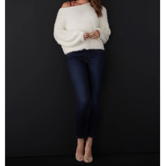 Elan Fuzzy Knitted Cutout Crop Sweater white - Picture 2 of 6